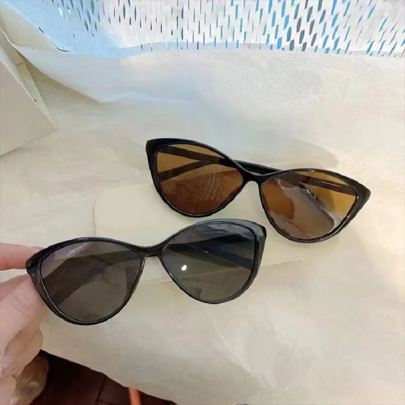 New Cat Eye Triangle Frame Sunglasses Classic Men Women Retro Triangle Frame Transparent Eyeglasses UV Protection Popular