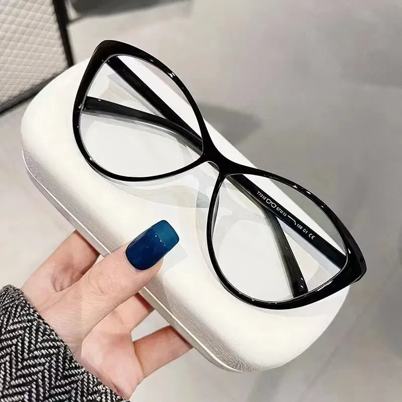 New Cat Eye Triangle Frame Sunglasses Classic Men Women Retro Triangle Frame Transparent Eyeglasses UV Protection Popular